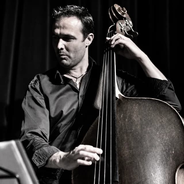 Lionel Milazzo à la contrebasse